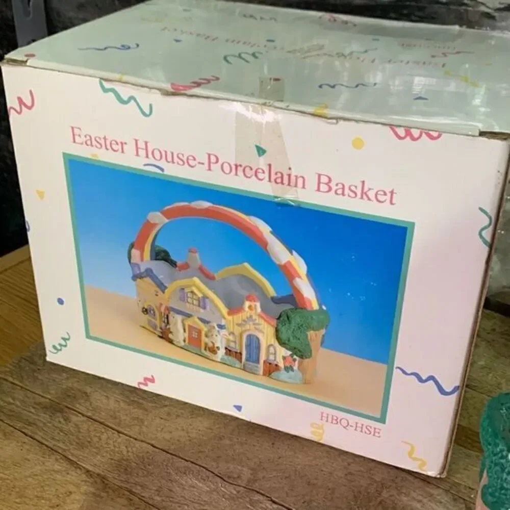 ‎1995 porcelain Easter house basket   Easter decoration. Vintage